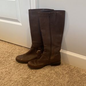 Well kept, dark brown boots from “Me Too.” Size: 7.5 Medium.